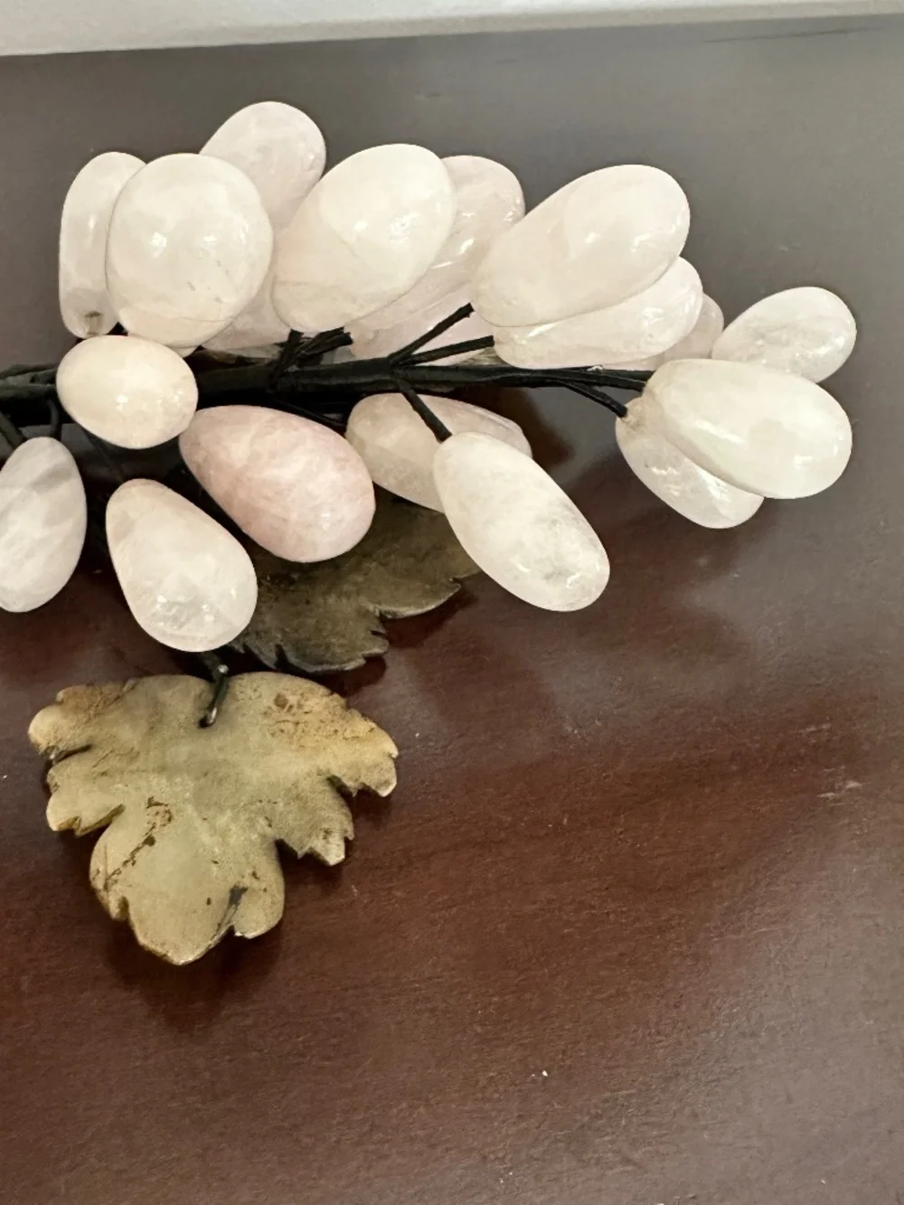 VTG MCM Creamy White Banded Onyx Stone Grape Cluster w/Carved Green Leaf W wibuy